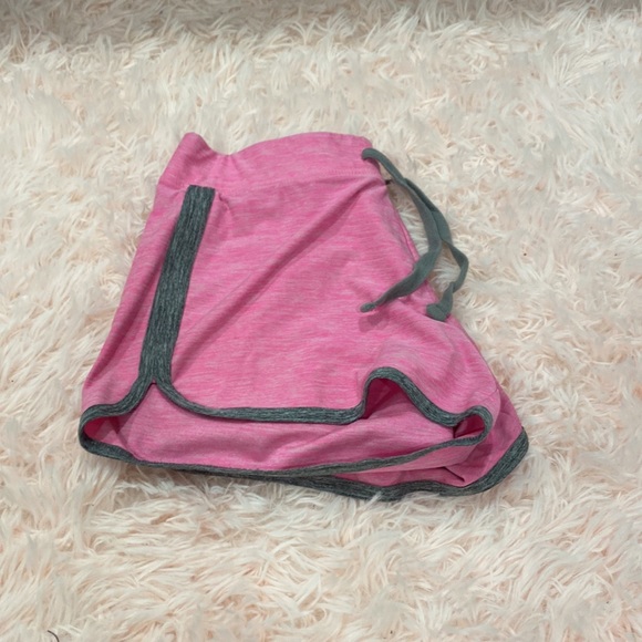 Pink gym shorts barely been worn - Picture 3 of 4